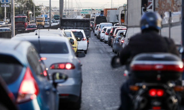 Κίνηση τώρα: Στο «κόκκινο» ο Κηφισός - Μεγάλες καθυστερήσεις σε Βασιλίσσης Σοφίας και Κηφισίας