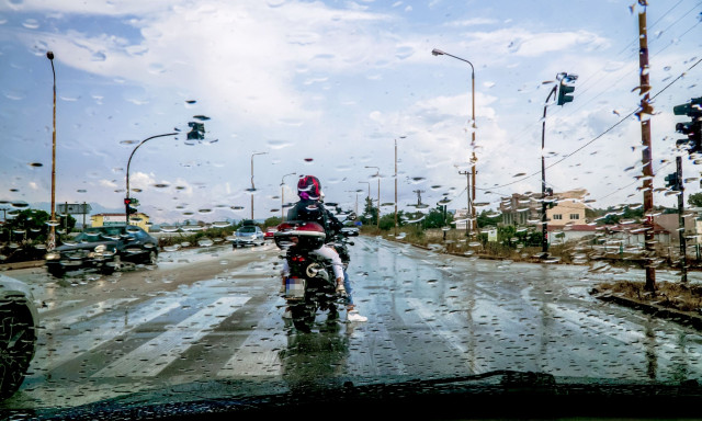 Κίνηση τώρα: Η βροχή έφερε μποτιλιάρισμα χιλιομέτρων - Πού υπάρχουν καθυστερήσεις