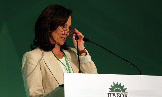Εκλογές ΠΑΣΟΚ: Επιλεκτική μείωση του αριθμού των καλπών καταγγέλει η Διαμαντοπούλου