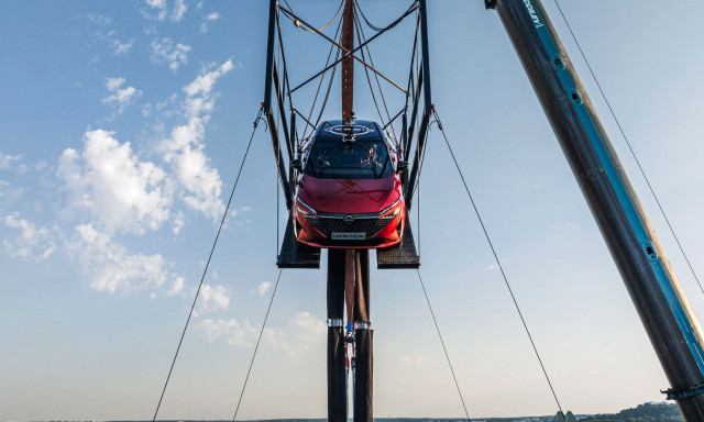 Ποιο αυτοκίνητο κατέχει το παγκόσμιο ρεκόρ bungee jumping;