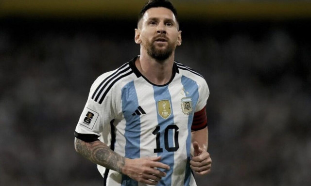 Διαιτητής δεν απέβαλε τον Μέσι για να πάρει τη φανέλα του!