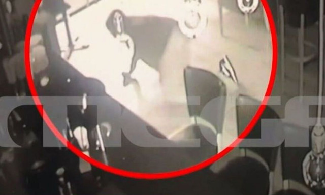 Βίντεο ντοκουμέντο από διάρρηξη σε καφετέρια: Μπήκαν έρπην σε κατάστημα για 80 ευρώ