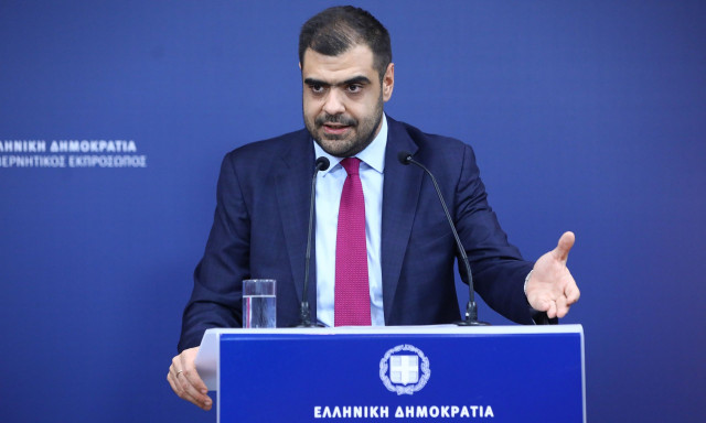 Ξεκάθαρος ο Μαρινάκης για τα χαλιά στο υπ. Τουρισμού: Όλοι είμαστε περαστικοί από τα υπουργεία