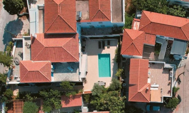 Μωραΐτης για Κασσελάκη: Πήρε το κόμμα με άδεια για σηπτική δεξαμενή, πήγε να χτίσει πισίνα...