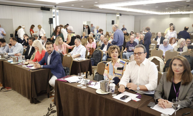 ΚΕ ΣΥΡΙΖΑ: Στις 24 Νοεμβρίου η εκλογή προέδρου - Πέρασε η πρόταση Σπίρτζη για τα Πόθεν Έσχες