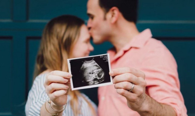 Πενταπλασιάστηκαν οι γεννήσεις από γυναίκες ηλικίας 40 και άνω μετά το 1990