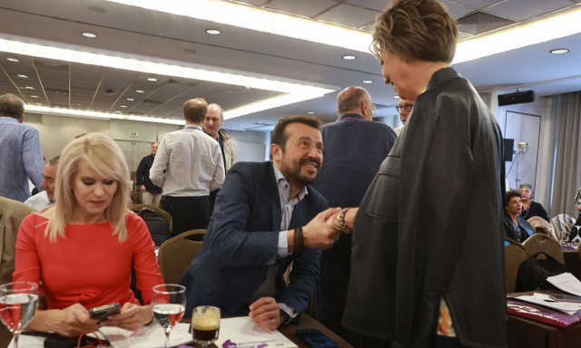 ΣΥΡΙΖΑ: Σε εξέλιξη βρίσκεται η Κεντρική Επιτροπή με το… θερμόμετρο στο «κόκκινο» – Δείτε εικόνες