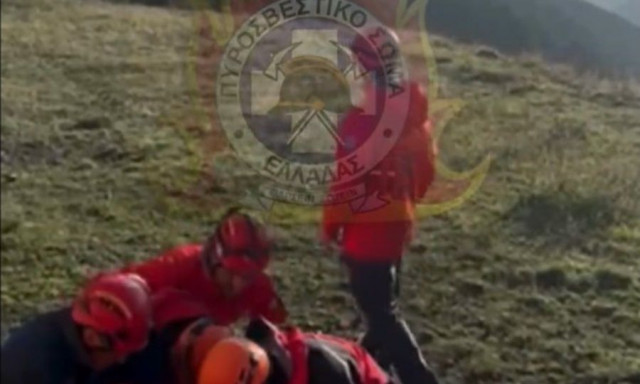 Όλυμπος: Επιχείρηση της Πυροσβεστικής για τη διάσωση τραυματία - Τον παρέλαβε ελικόπτερο