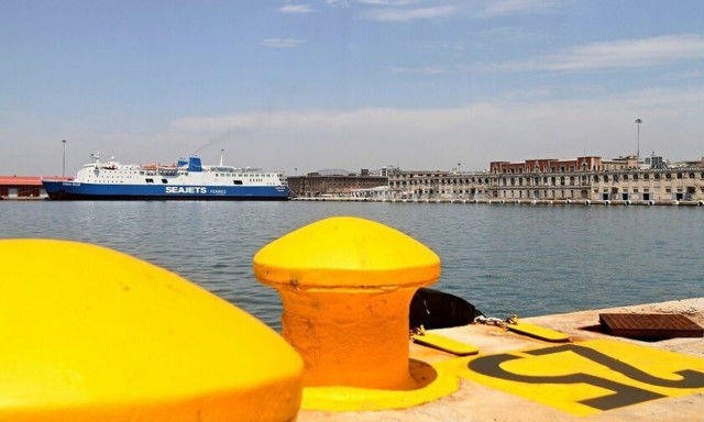 Απαγορευτικό απόπλου στην Κυλλήνη: Βλάβη στο πλοίο - Ταλαιπωρία για 82 επιβάτες