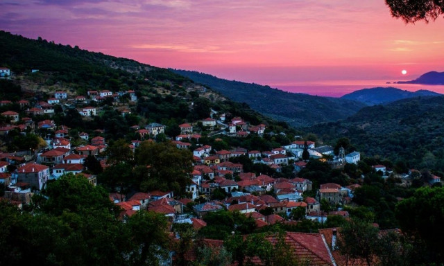 Το χωριό της Μαγνησίας με τις δίδυμες αντικριστές πλατείες
