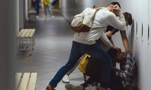 Βία ανηλίκων: Βίντεο ντοκουμέντα από συμπλοκές παιδιών σε Παγκράτι και Γλυφάδα