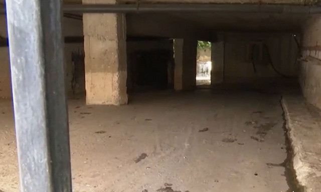 Ριζούπολη: Έχτισαν πολυκατοικία πάνω σε ρέμα – Η «πατέντα» των κατοίκων για να φεύγουν τα νερά