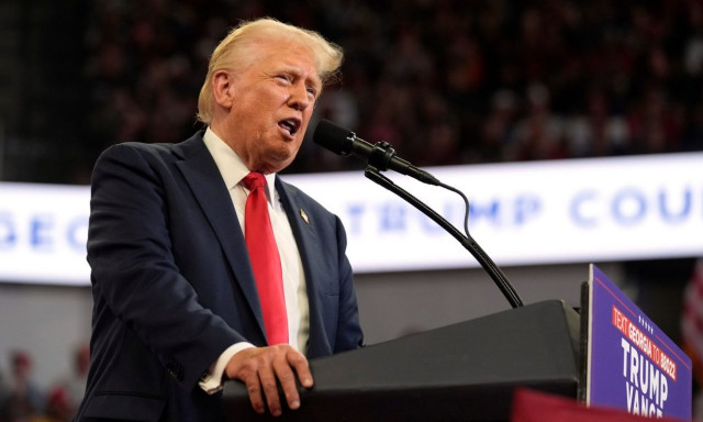 Τραμπ: Θα «βγάλει» τις ΗΠΑ από τον πόλεμο στην Ουκρανία