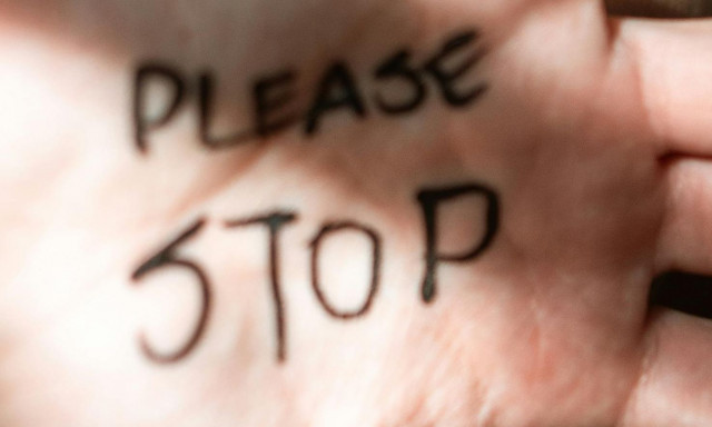 Σοκ με τον μαζικό ξυλοδαρμό της 14χρονης από «αγέλη» συνομηλίκων - Στο «μικροσκόπιο» κι οι γονείς