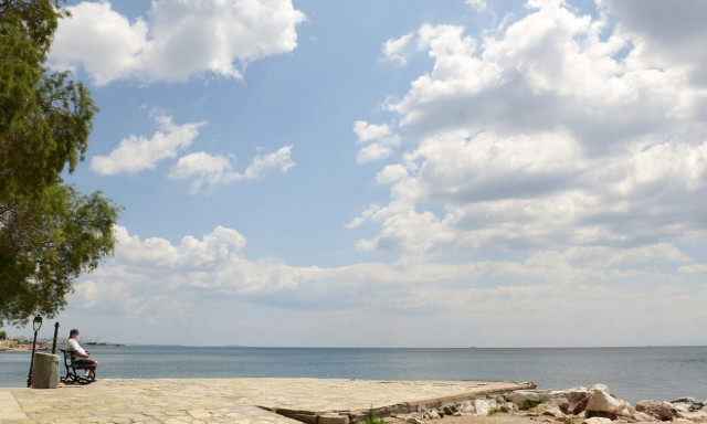 Καιρός: Σε υψηλά επίπεδα η θερμοκρασία – Απότομη πτώση από την Κυριακή