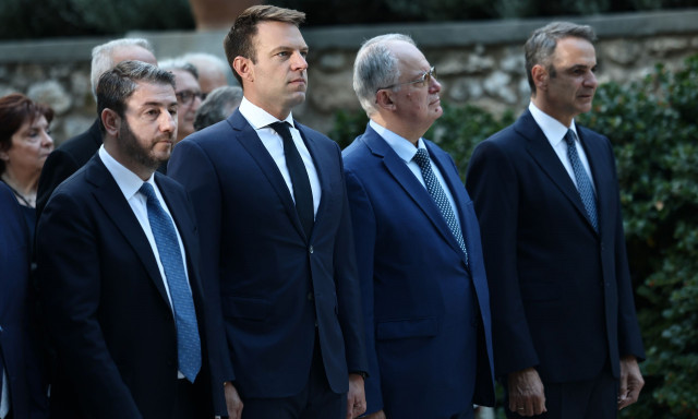 Η Κεντροαριστερά σε νέες περιπέτειες και ο Μητσοτάκης χωρίς αντίπαλο