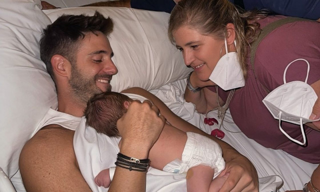 Γιώργος Λιβάνης: «Κρατάω την πρώτη στιγμή που μας έφεραν το μωρό στο δωμάτιο»