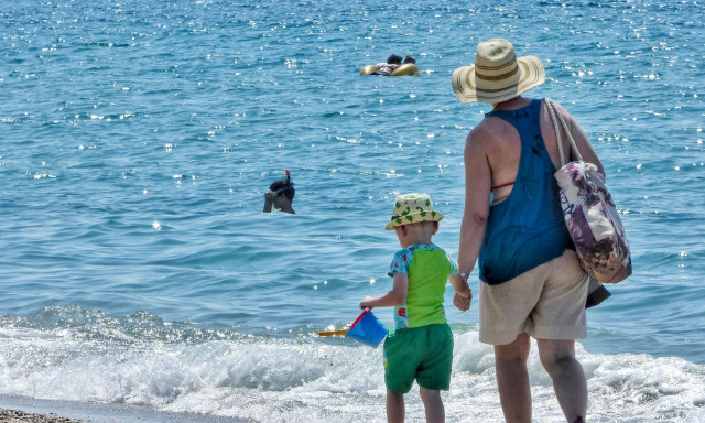 Καιρός: Παρατείνεται το καλοκαιρινό σκηνικό - Νέα άνοδος της θερμοκρασίας το Σαββατοκύριακο