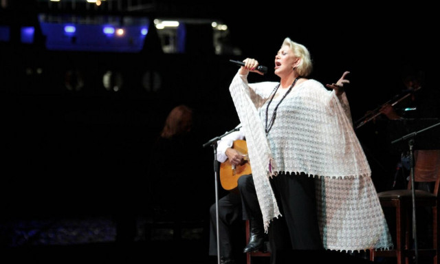 Μαρινέλλα: «Παιδιά... το πόδι μου» - Τα λόγια της πριν καταρρεύσει επί σκηνής