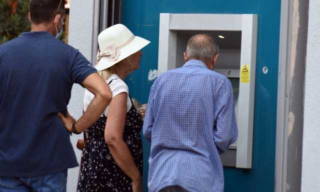 Συντάξεις Οκτωβρίου 2024: Τι ώρα πληρώνονται σήμερα