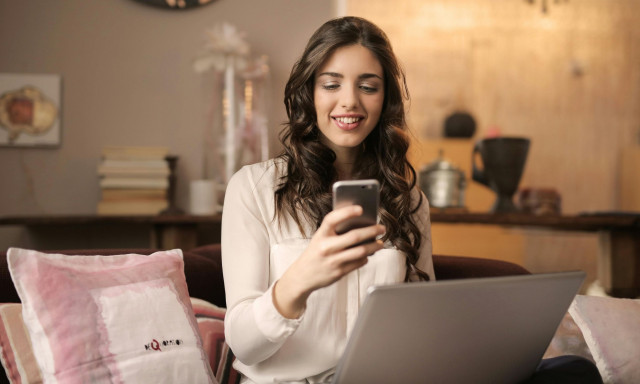 ΠΟΥ: Το 33% εφήβων στην Ελλάδα έχουν καθημερινή διάδραση - με φίλους ή όχι- στο διαδίκτυο