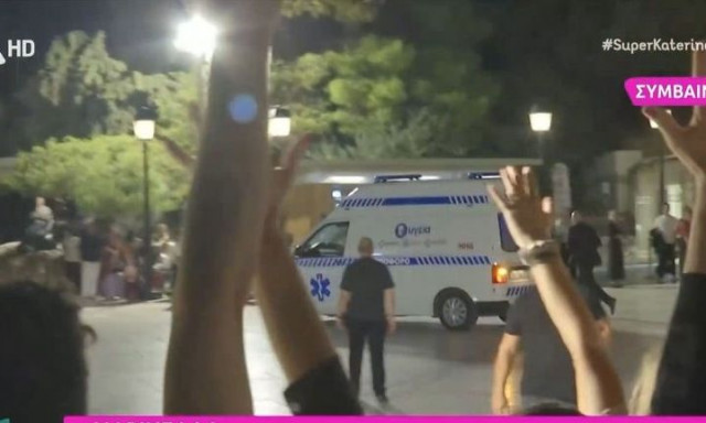 Μαρινέλλα: Τι έγινε έξω από το νοσοκομείο την ώρα που βρισκόταν στο ασθενοφόρο