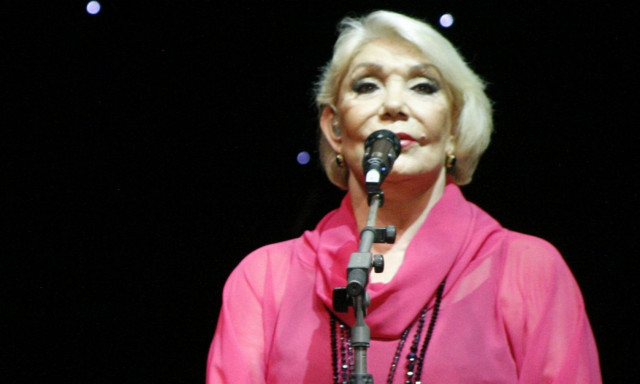 Μαρινέλλα: Χαμόγελα για την μεγάλη τραγουδίστρια - Θέμα ωρών να βγει από την ΜΕΘ