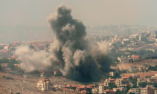 «Σείεται» ξανά η Βηρυτός – Διαδοχικές εκρήξεις από τις επιθέσεις του Ισραήλ