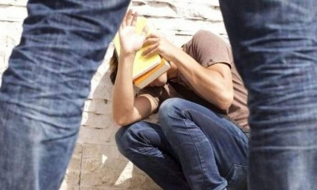 Θεσσαλονίκη: Εξωσχολικοί χτύπησαν 15χρονο στη Νεοχωρούδα – Τον έσωσε διερχόμενη