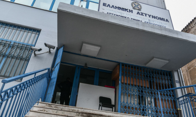 Φωτιά σε αστυνομικό τμήμα του Θερμαϊκού