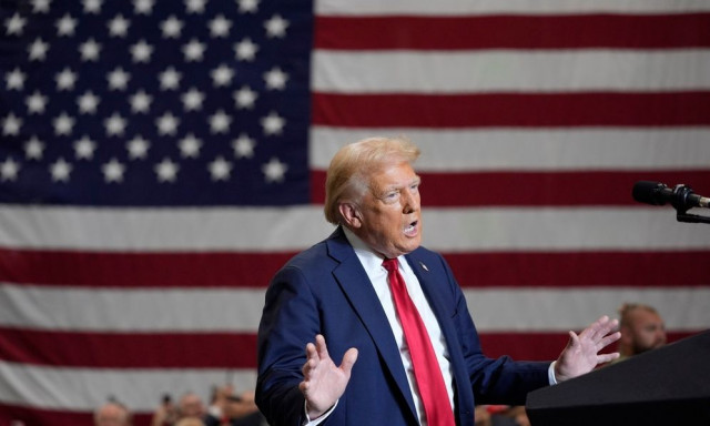 Τραμπ: Πουλάει χρυσά ρολόγια 100 χιλιάδων δολαρίων με το όνομά του - «Θα τα λατρέψετε, υπέροχο δώρο»