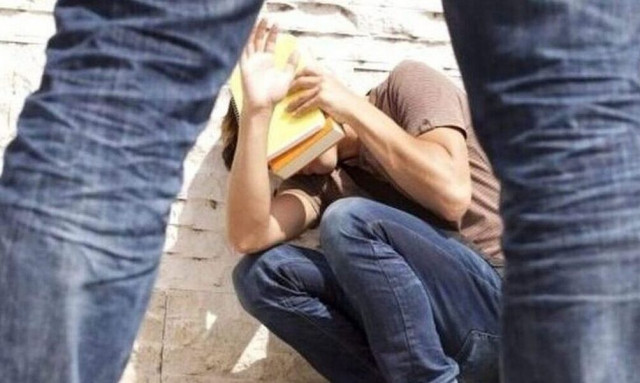 Λαύριο: Αιματηρή συμπλοκή ανήλικων μαθητών σε ΕΠΑΛ - Δυο τραυματίες από μαχαιρώματα