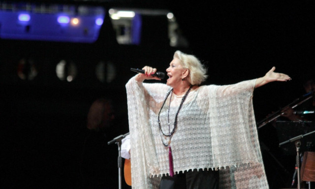 Μαρινέλλα: Δεύτερο 24ωρο αγωνίας για την αγαπημένη ερμηνεύτρια – Τι περιμένουν οι γιατροί