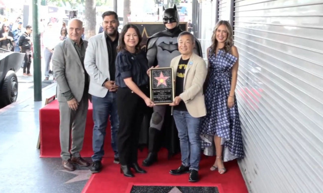 Ο Μπάτμαν γίνεται ο πρώτος υπερήρωας που λαμβάνει αστέρι στη Λεωφόρο της Δόξας του Χόλιγουντ