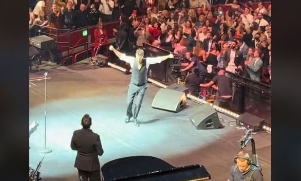 Κωνσταντίνος Αργυρός: Τα δάκρυα στη συναυλία του στο Royal Albert Hall και η αφιέρωση στη μητέρα του