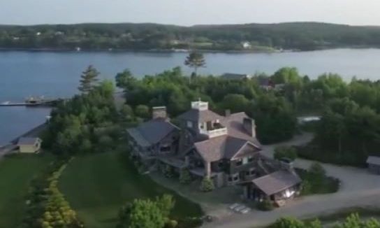 Απομακρυσμένο νησί στις Μαλδίβες ψάχνει ιδιοκτήτη: Έχει βίλα, πισίνα, γυμναστήριο και ένα εξωφρενικό