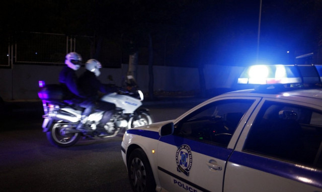 Μαραθώνας: Χειροπέδες σε 27χρονο που προσπάθησε να εμβολίσει με το ΙΧ του δύο άτομα