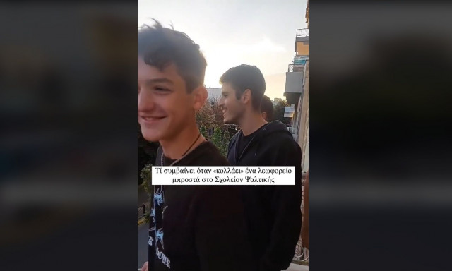 Τι συμβαίνει όταν ένα λεωφορείο «κολλάει» μπροστά σε σχολή ψαλτικής - Δείτε βίντεο