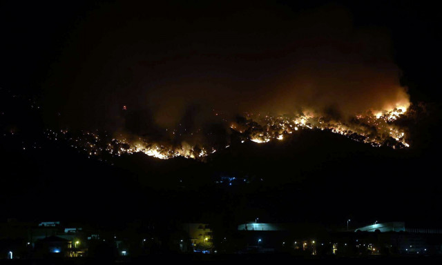 Φωτιά στο Ξυλόκαστρο: «Από χαράδρα ξεκίνησε η πυρκαγιά - Είχαμε να δούμε 25 χρόνια κάτι τέτοιο»