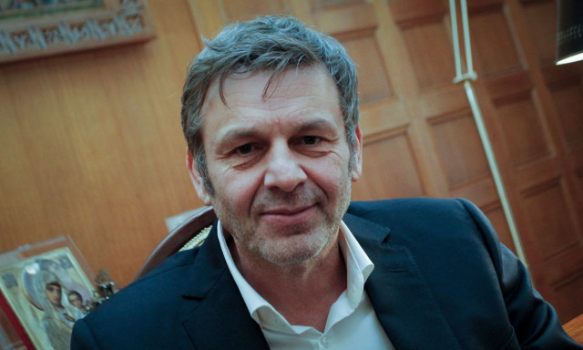 Απόστολος Γκλέτσος: «Δεν είμαι ερωτευμένος, αλλά δεν ξεμένω από γυναίκα»