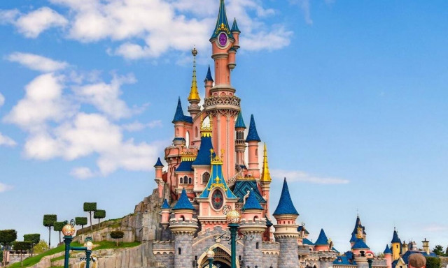 Παρίσι: Ταξιτζήδες μετέφεραν σοβαρά άρρωστα παιδιά στη Disneyland