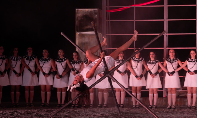 Τελευταία ευκαιρία να δείτε τις ΙΚΕΤΙΔΕΣ: 4 Οκτωβρίου στον Λυκαβηττό η αποχαιρετιστήρια παράσταση