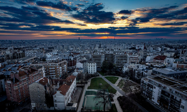 Οικονομολόγοι προειδοποιούν: Η Γαλλία στον δρόμο της Ελλάδας, αν δεν πάρει άμεσα δημοσιονομικά μέτρα