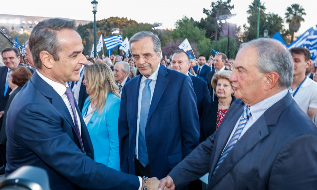 Το παρασκήνιο της τηλεφωνικής πρόσκλησης του Κυριάκου Μητσοτάκη σε Κώστα Καραμανλή και Αντώνη Σαμαρά