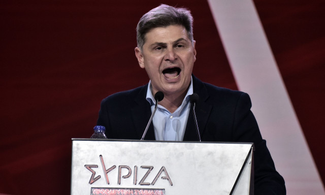 Συντροφικά μαχαιρώματα: Τρολάρει τον Φαραντούρη ο Μωραΐτης