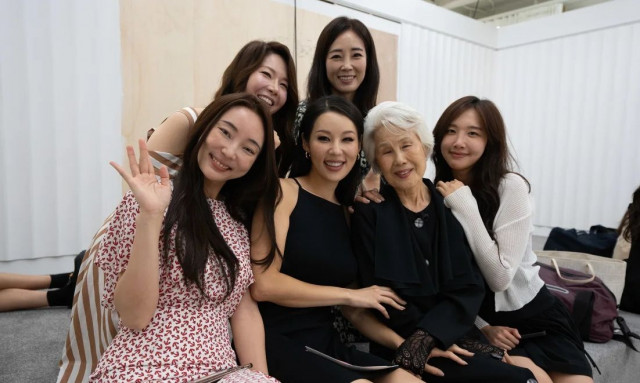 Η 80χρονη Choi Soon-hwa δεν κατάφερε να γράψει ιστορία στoν... διαγωνισμό Miss Universe