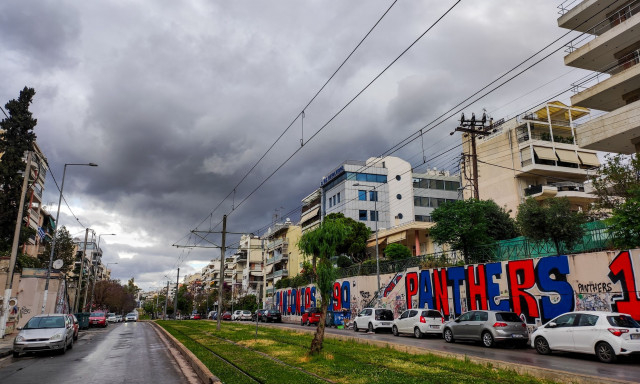 Καιρός - Ασφυκτικό «κοκτέιλ» με βροχές, ζέστη και αφρικανική σκόνη