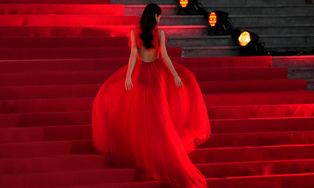 Κινέζικη εισβολή στο Χόλιγουντ: Πώς απειλεί με φθηνά μικροδράματα τις υπερπαραγωγές