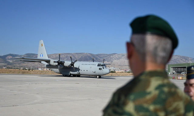 Επέστρεψαν από τη Βηρυτό 38 Κύπριοι και 22 Έλληνες - Δείτε εικόνες