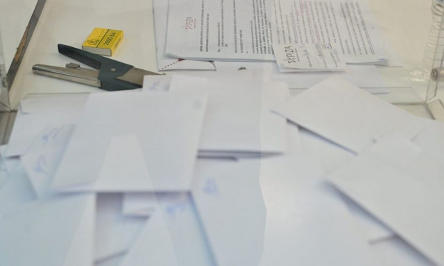 Δημοσκόπηση MRB: Σε μονοψήφιο ποσοστό ο ΣΥΡΙΖΑ - Ντέρμπι για την ηγεσία του ΠΑΣΟΚ